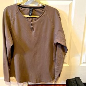 Alphalete long sleeve cotton shirt for men. Tan. Medium size. 3 button accent.